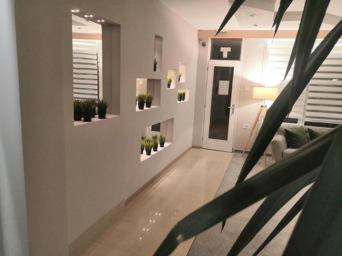 Garni Hotel Vir Vrnjačka Banja エクステリア 写真